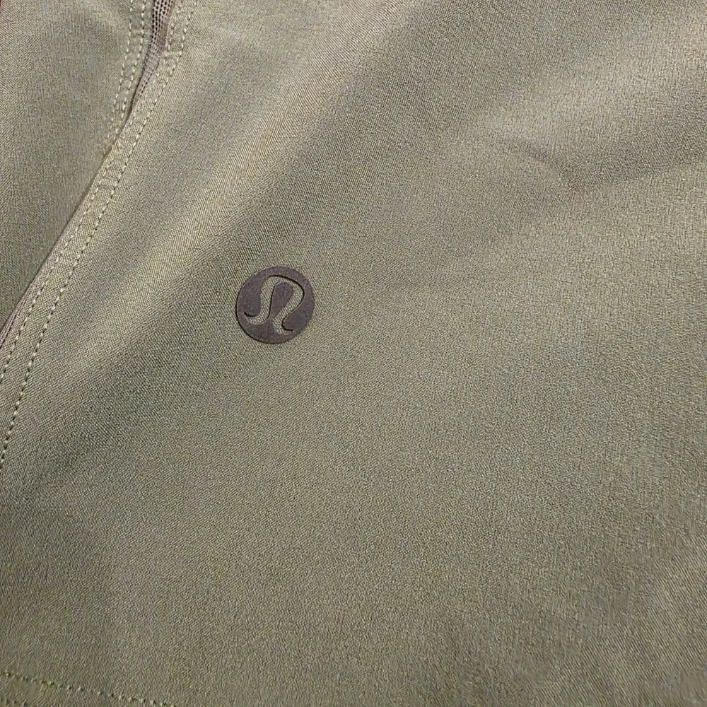 Lululemon Mens Pace Breaker 9 Inch Shorts Sage Green Olive Athletic Gym Small
